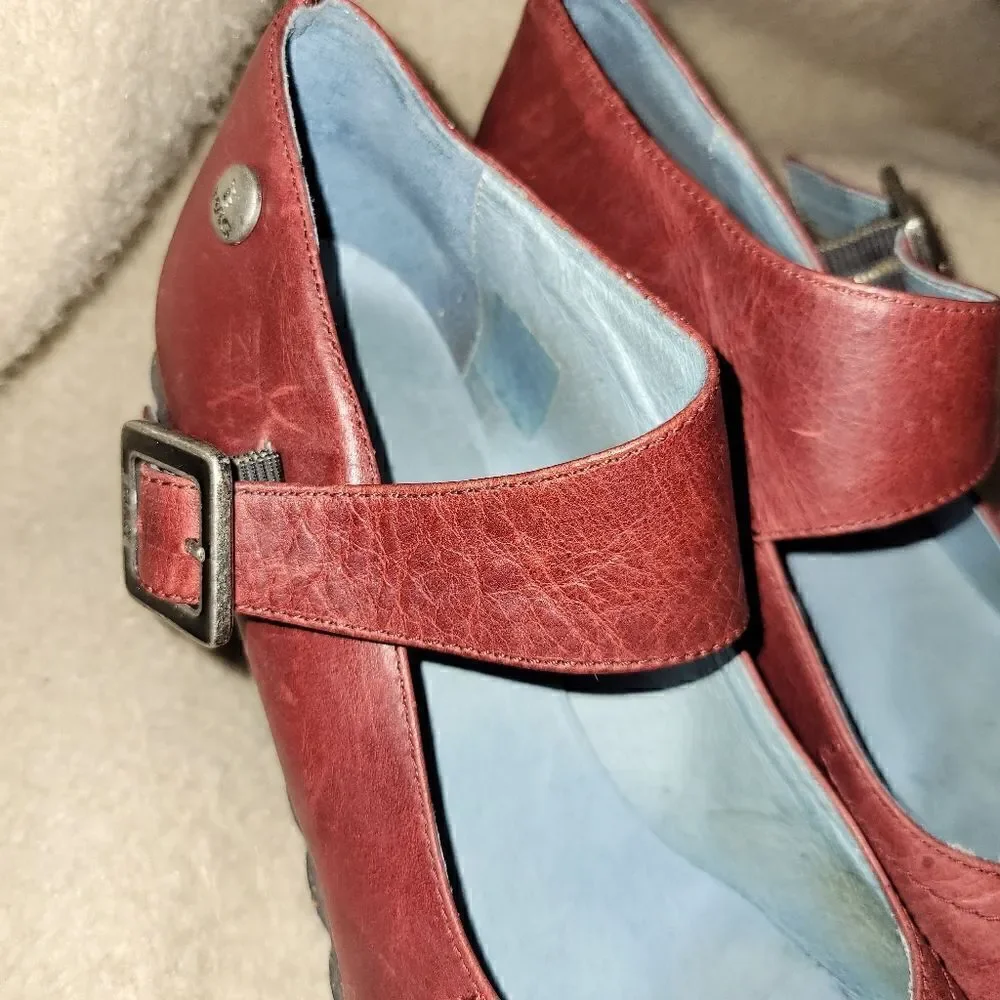 Mag women's red wedges size 8.5.  ^